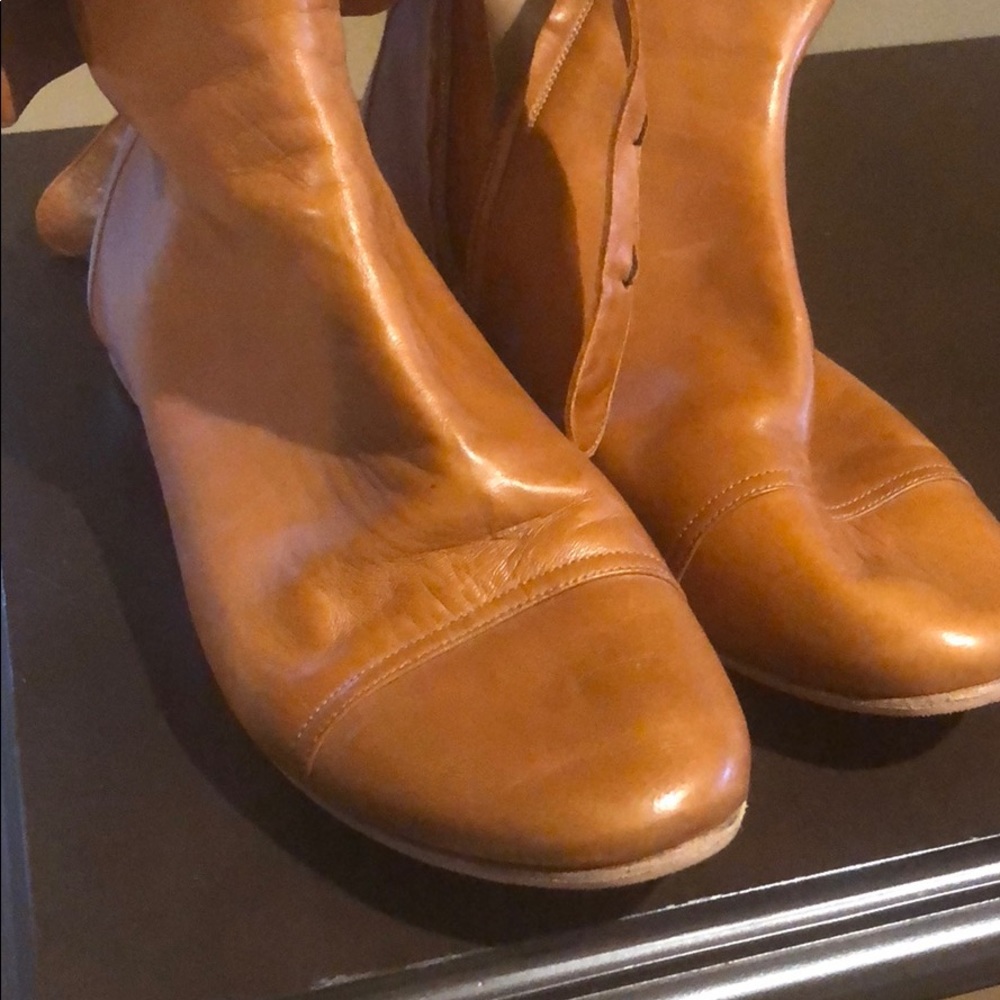 Chloe tan booties